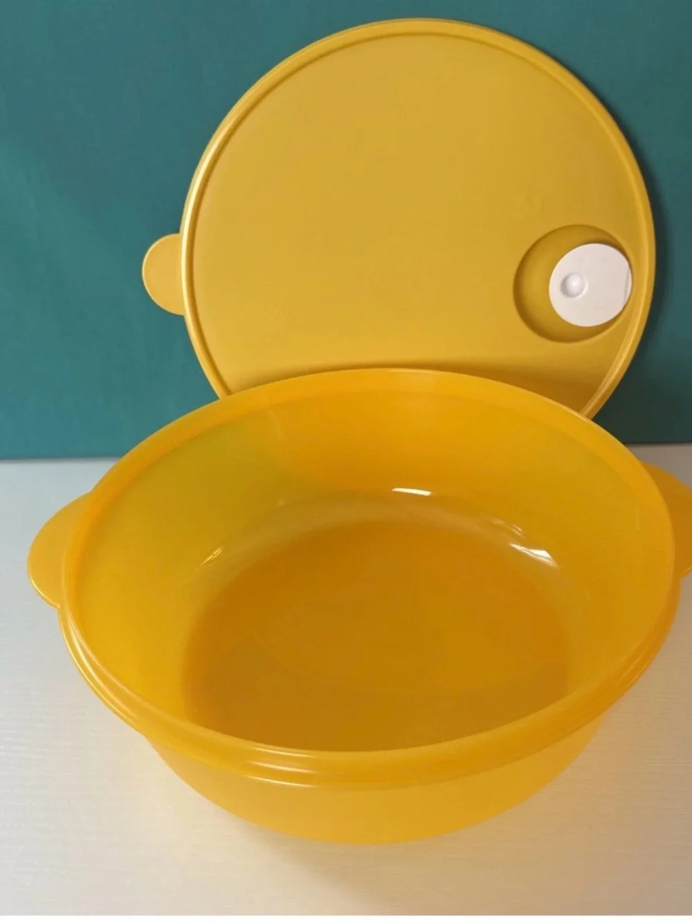 Tupperware Crystalwave Microwave Reheatable Bowl 2.75L / 11.5 Cup Orange mango